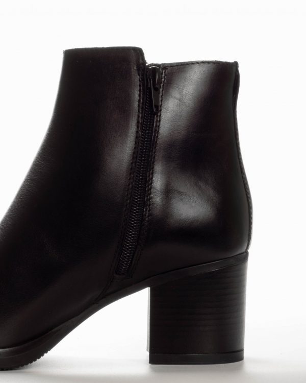 Leather boot