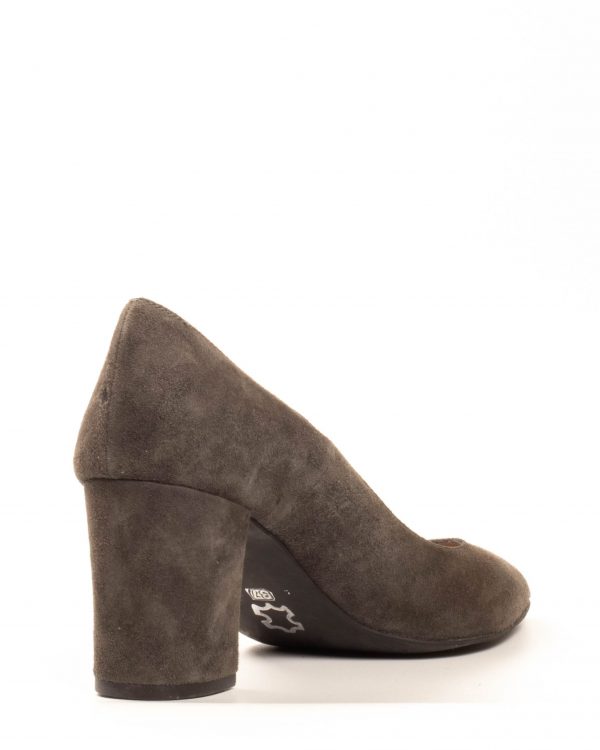 Pointed heel with thick heel