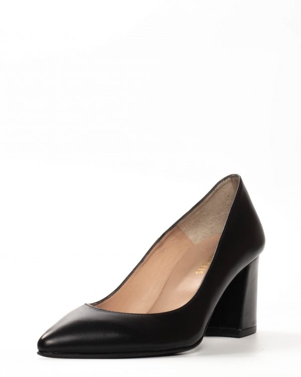 Pointed heel with thick heel