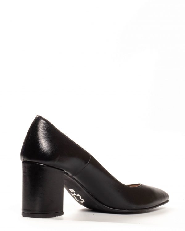 Pointed heel with thick heel