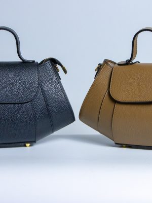 Μοντερνα δερματινη τσαντα  Made in Italy.